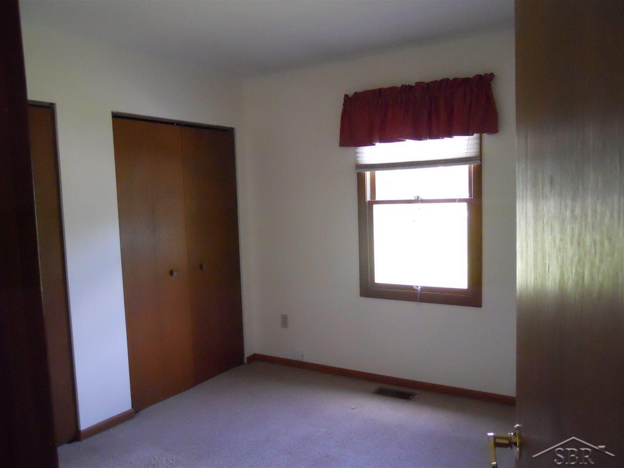 1814 Rhodes Street Reese, MI 48757 - Photo 8 of 28 31296646-7.JPG