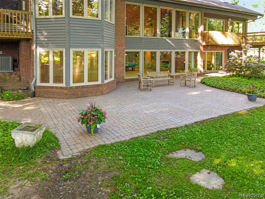 2323 Addaleen Road Highland, MI 48357 - Photo 13 of 70