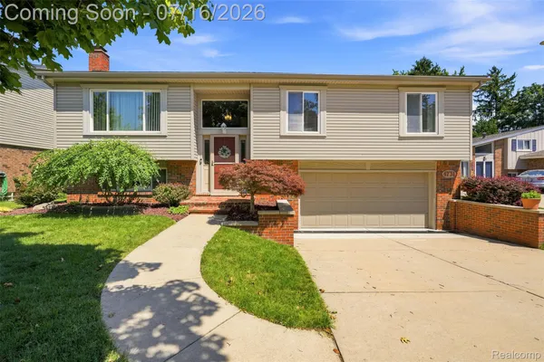 $309,900 | 4731 Pare Lane, Trenton, MI 48183