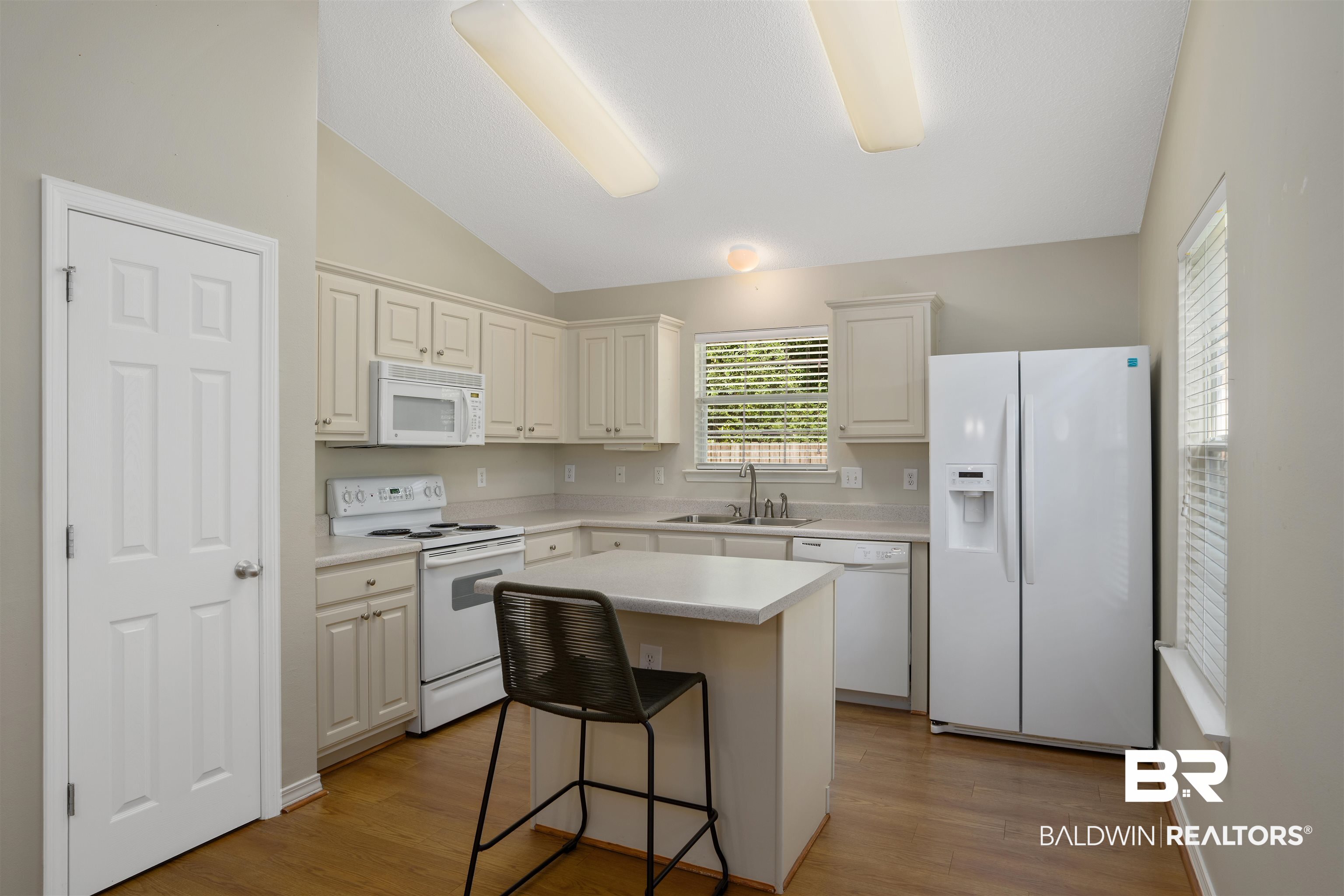 117 Davison Loop Fairhope, AL 36532 - Photo 7 of 24 Kitchen
