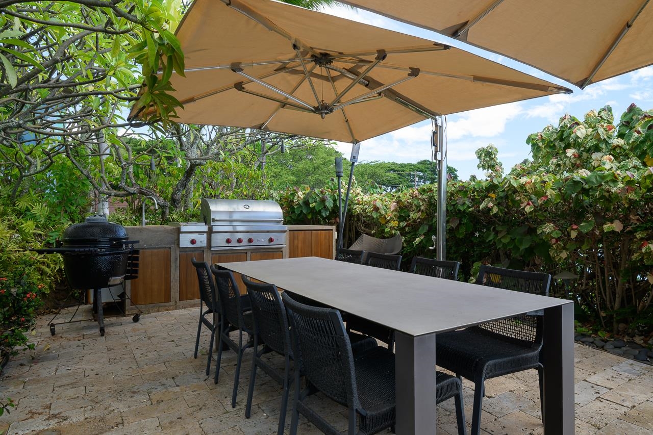 4809 Lower Honoapiilani Road Lahaina, HI 96761 - Photo 40 of 49 a table and chairs in patio