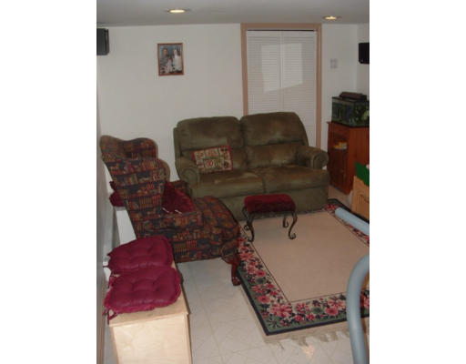 6 Maple Court Ashland, MA 01721 - Photo 11 of 12 Gallery Image 11