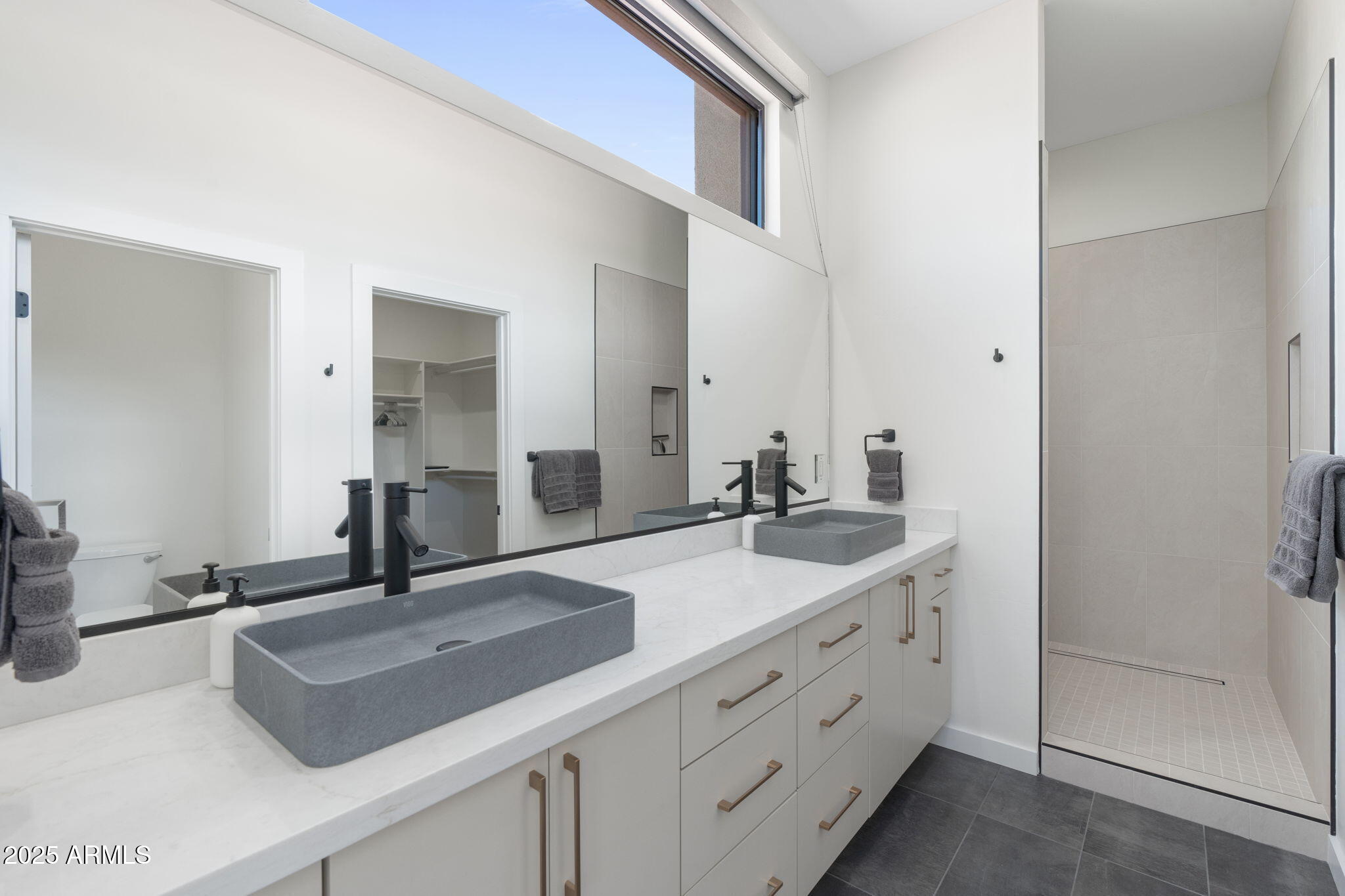 327 Suncliffe Drive Sedona, AZ 86351 - Photo 18 of 79 Master Bathroom