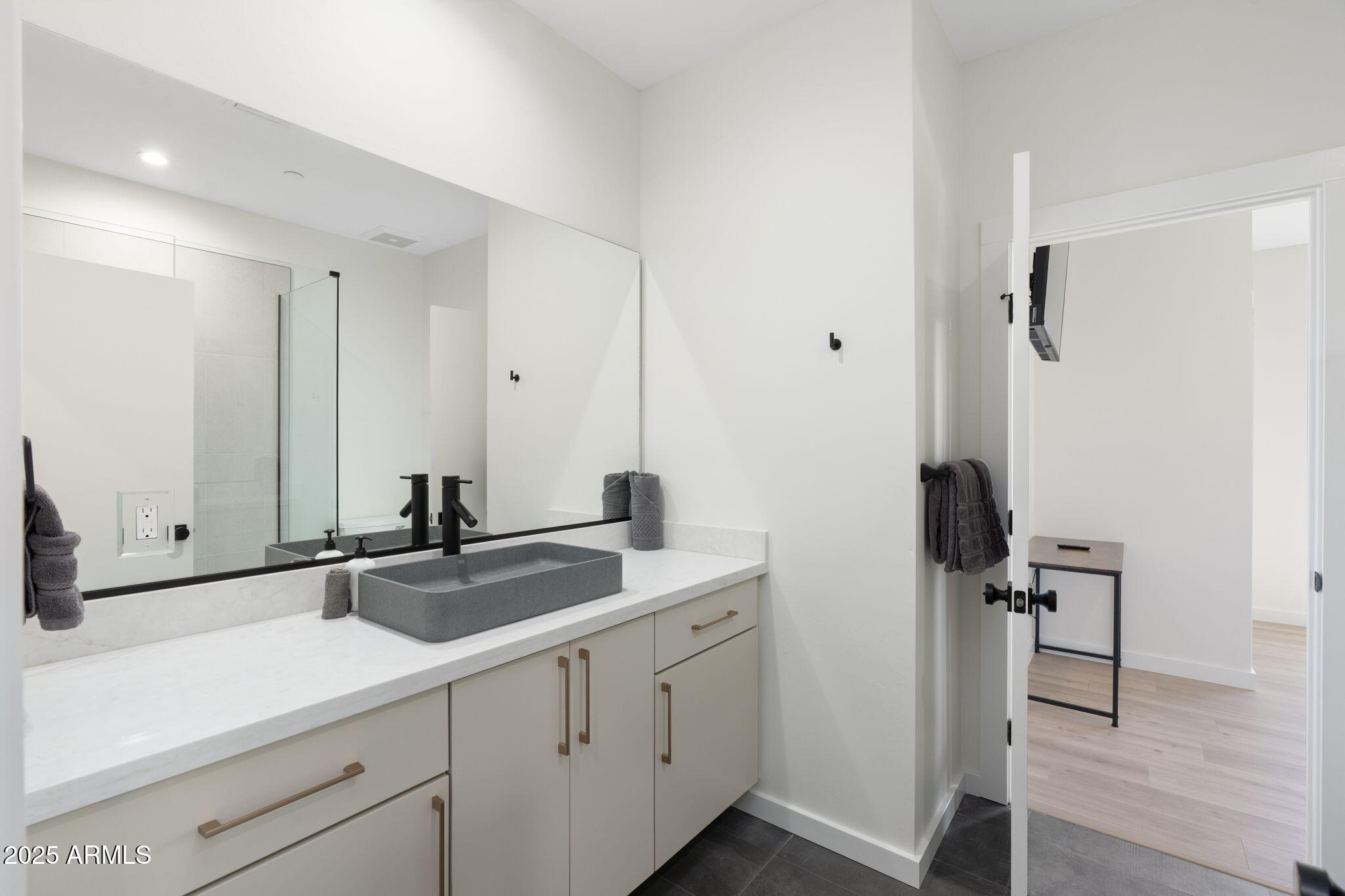 327 Suncliffe Drive Sedona, AZ 86351 - Photo 31 of 79 Fourth Bathroom