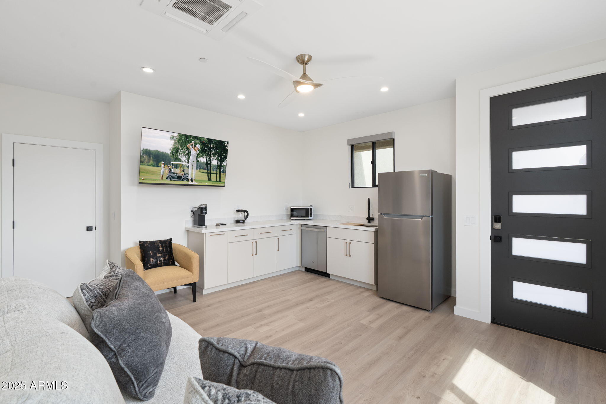 327 Suncliffe Drive Sedona, AZ 86351 - Photo 36 of 79 Casita Entry and Kitchen from the Living