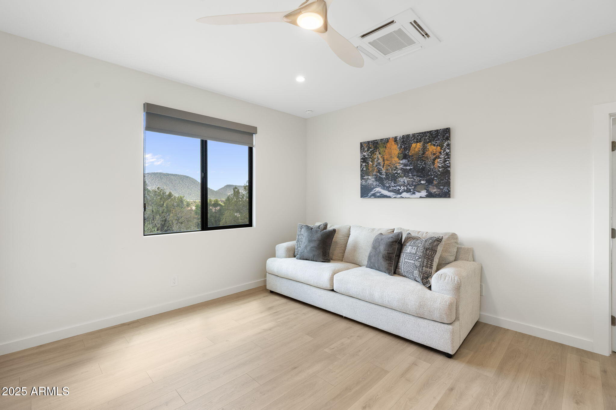 327 Suncliffe Drive Sedona, AZ 86351 - Photo 39 of 79 Casita Living Room