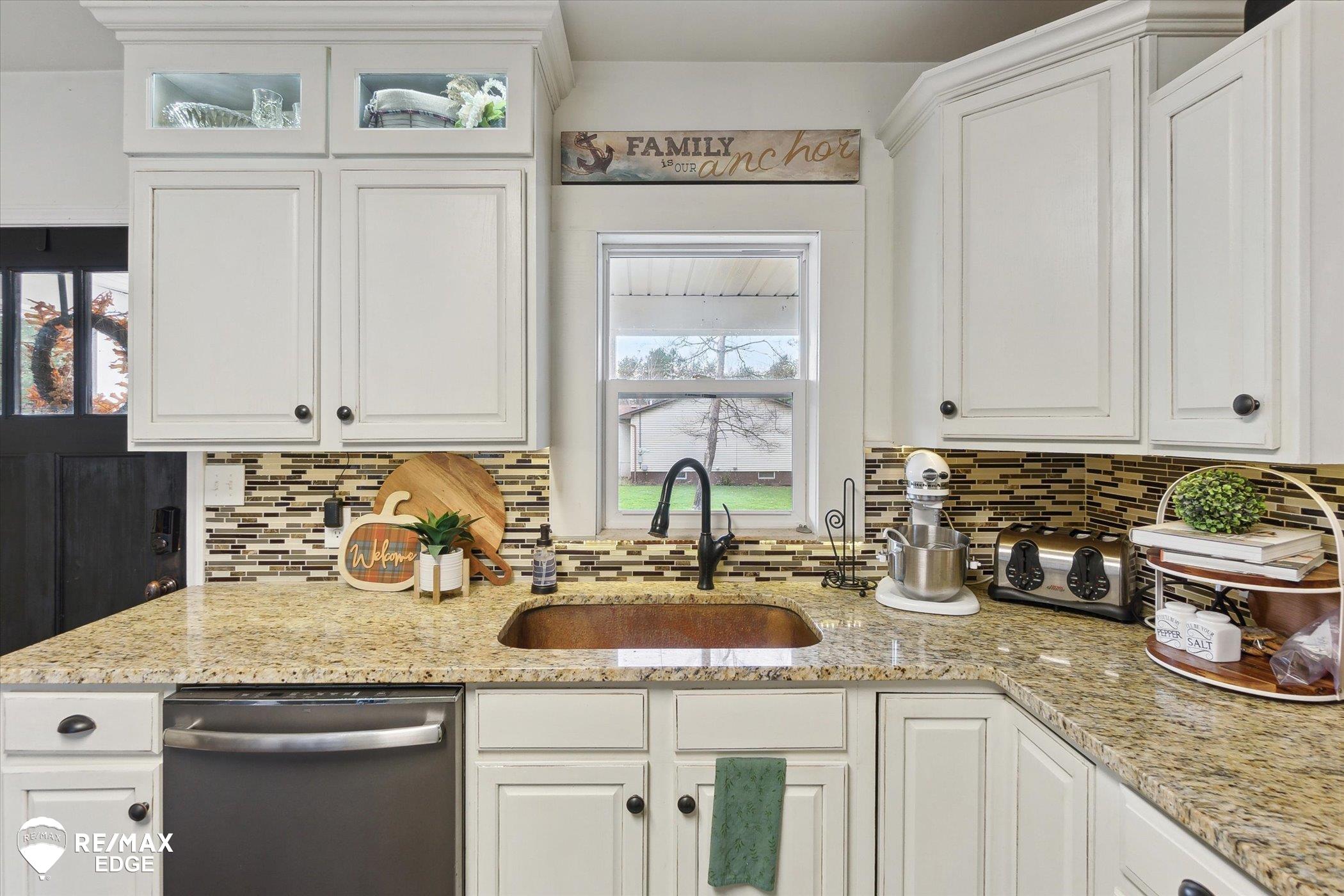 10326 East Stanley Road Davison, MI 48423 - Photo 15 of 48 50127617-14.JPG