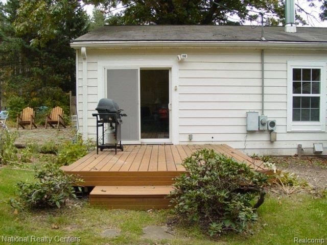 1237 Harmon Road Oakland, MI 48363 - Photo 3 of 17 Deck off family room