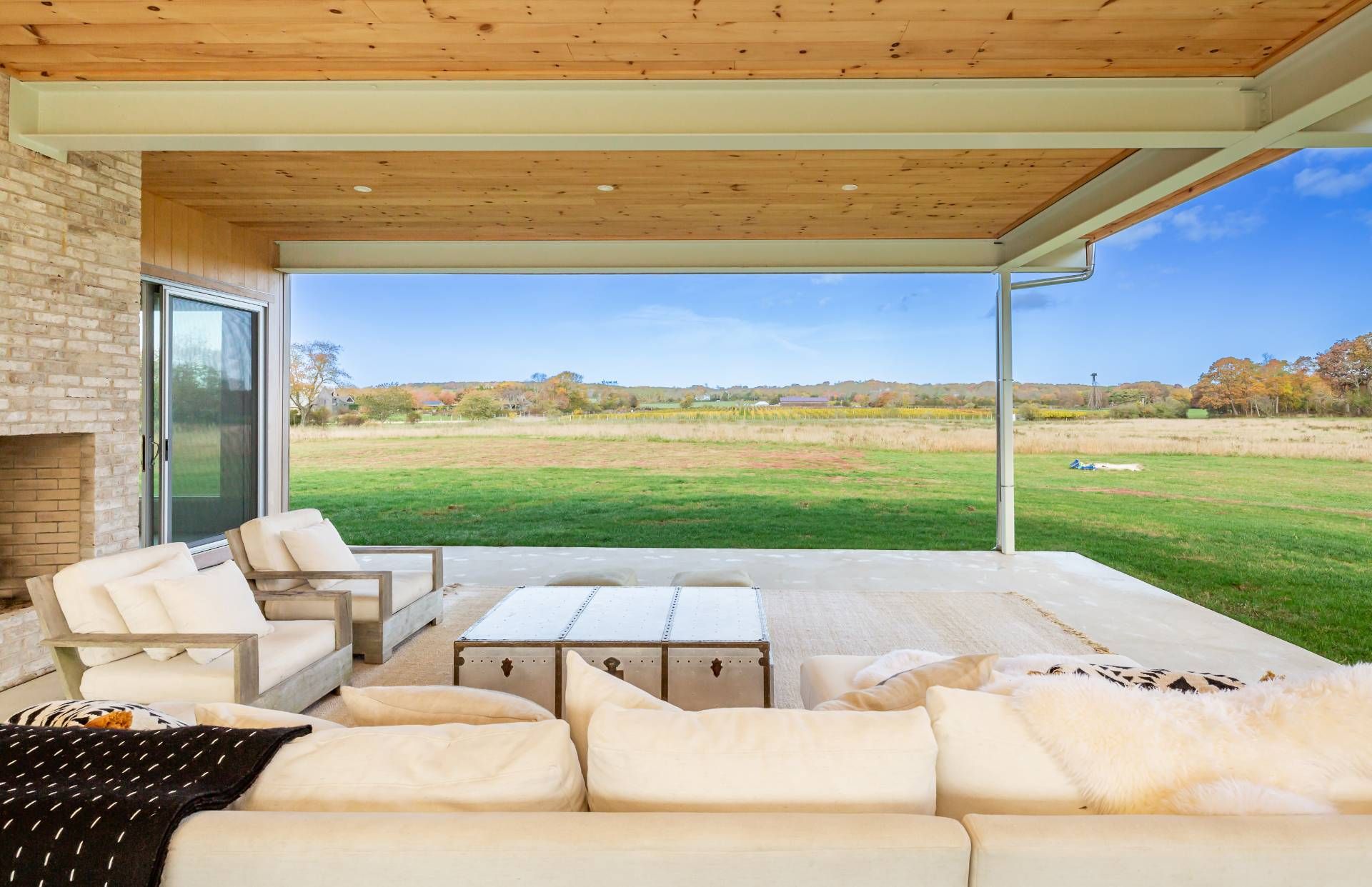 677 Lumber Lane Bridgehampton, NY 11932 - Photo 3 of 7