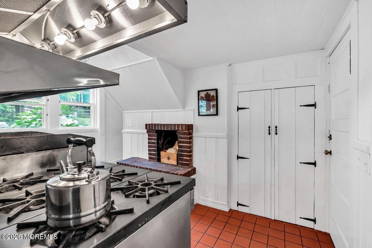 2041 Raritan Road Scotch Plains, NJ 07076 - Photo 19 of 106 a stove top oven sitting inside of a kitchen