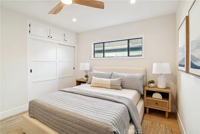 a view of a back yard