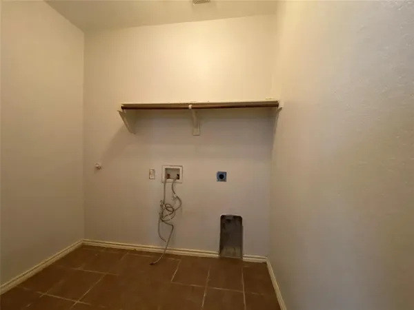 $330,000 | 2913 Castlebend Drive, Seagoville, TX 75159