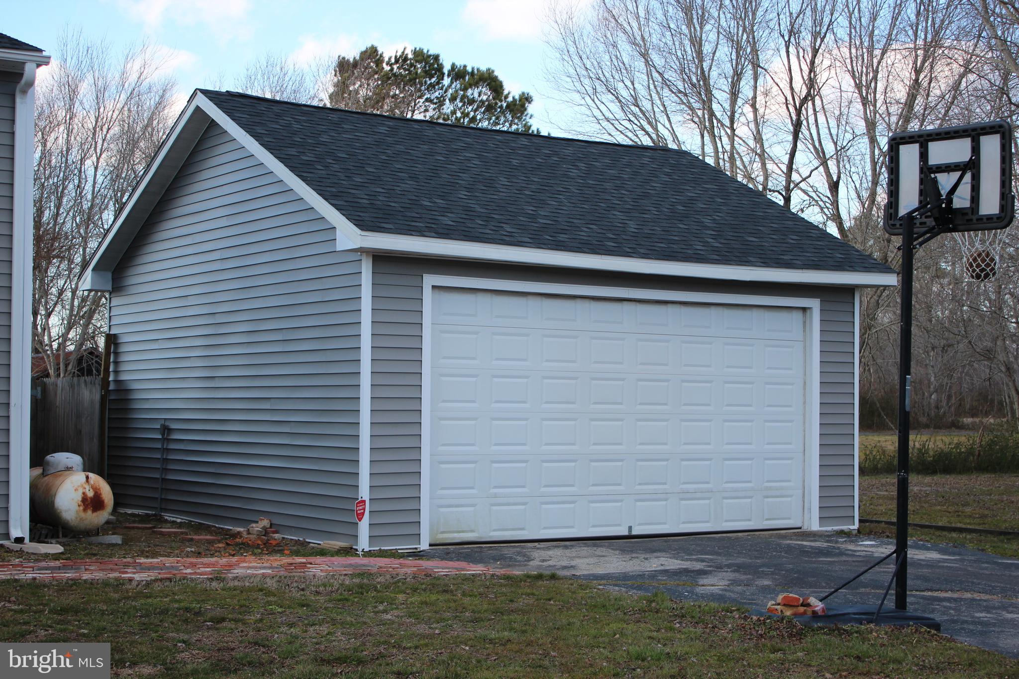 10701 Assateague Road Berlin, MD 21811 - Photo 8 of 49 Garage