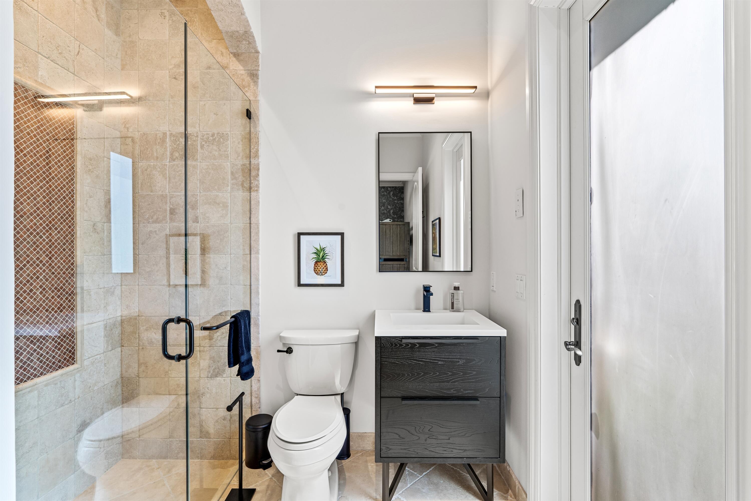 2320 Northeast 34th Court Lighthouse Point, FL 33064 - Photo 57 of 60 BATHROOM_2_STRAIGHT