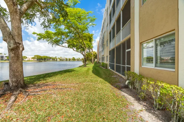 $294,595 | 7623 Southampton Terrace, Unit 102, Tamarac, FL 33321