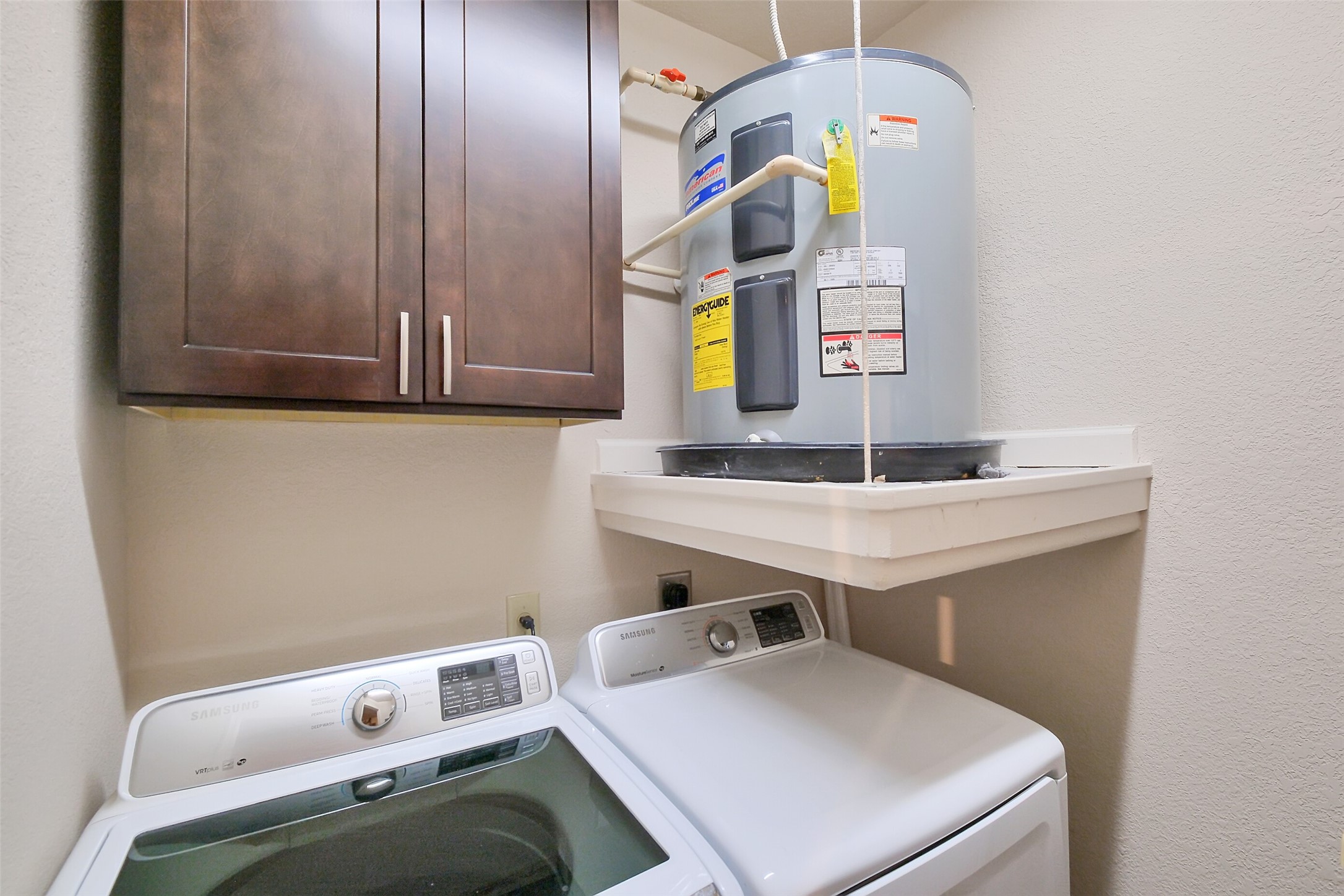 1711 Old Spanish Trail, Unit 128 Houston, TX 77054 - Photo 18 of 26 a bathroom with a sink and a mirror