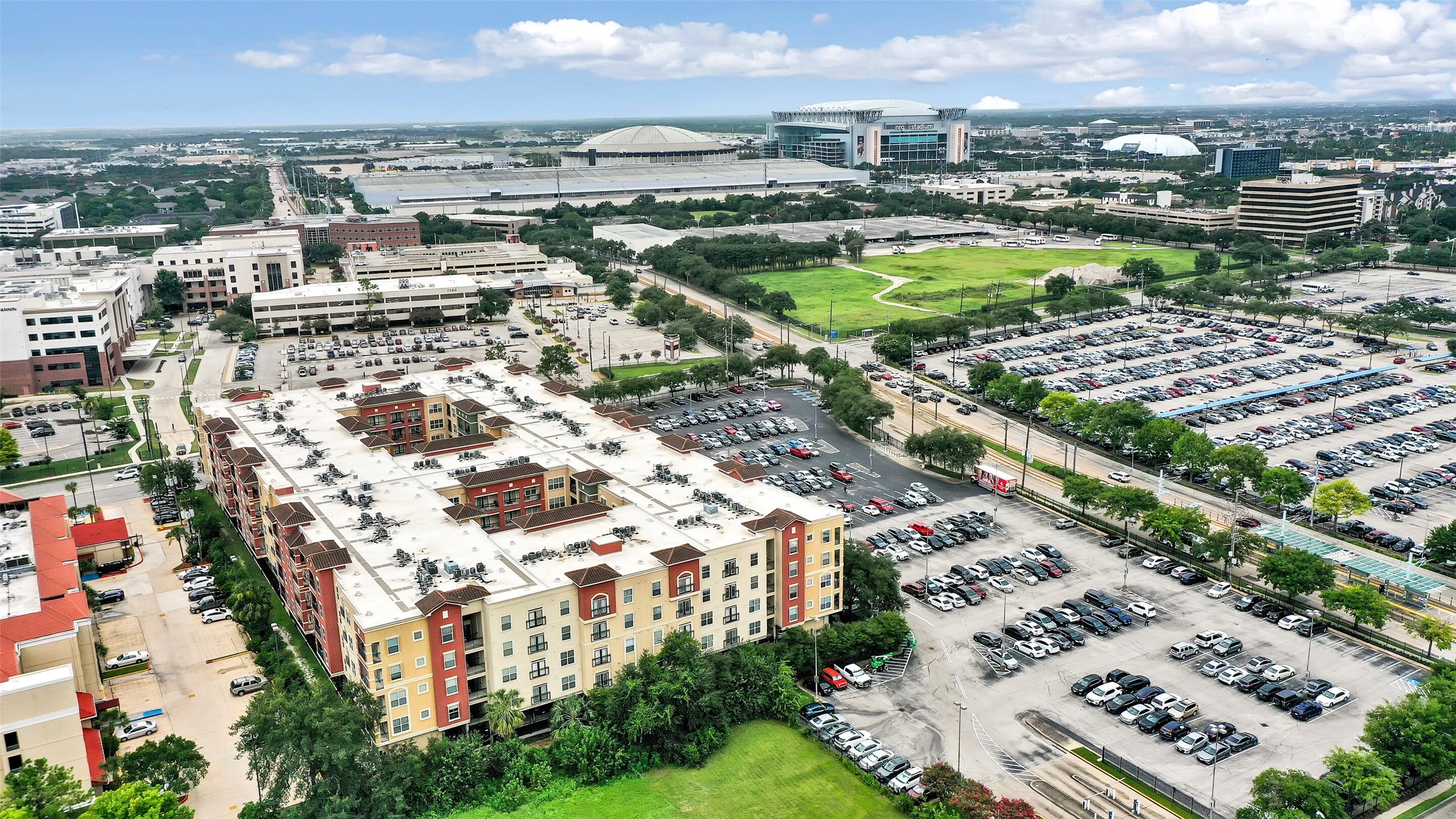 1711 Old Spanish Trail, Unit 128 Houston, TX 77054 - Photo 25 of 26 a view of city with tall buildings