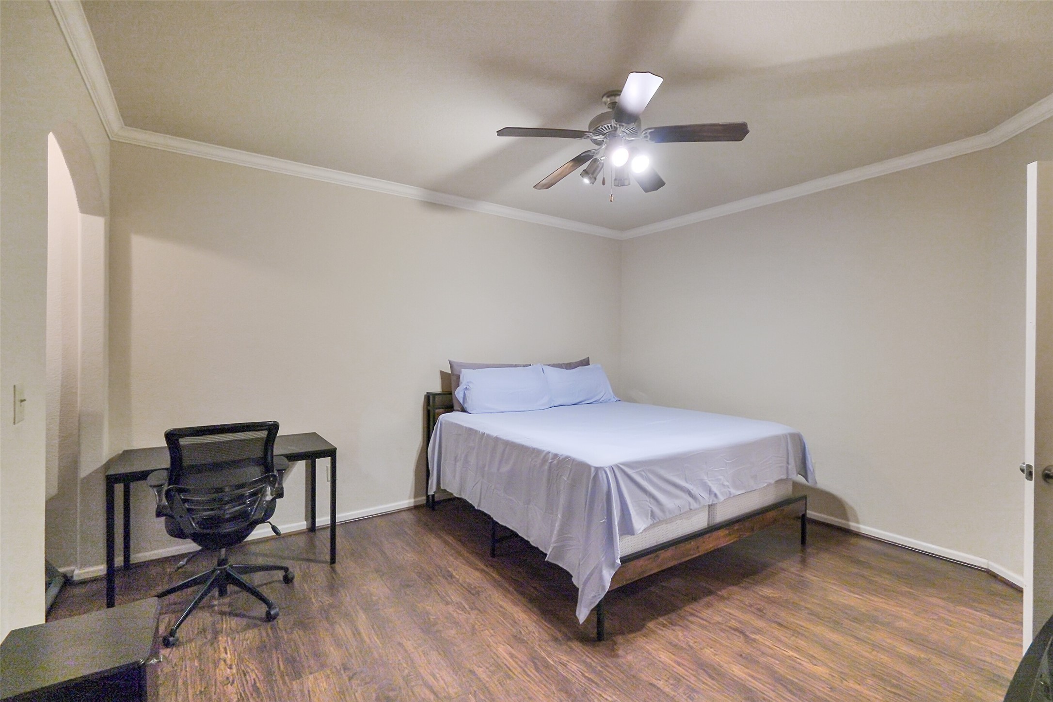 1711 Old Spanish Trail, Unit 128 Houston, TX 77054 - Photo 4 of 26 a bedroom with a bed and a chandelier