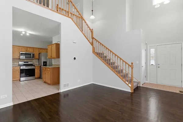 $3,000 | 2313 Stoughton Drive, Aurora, IL 60502