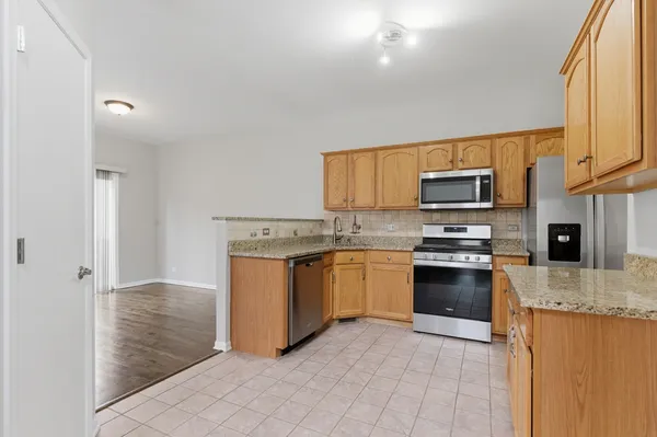 $3,000 | 2313 Stoughton Drive, Aurora, IL 60502