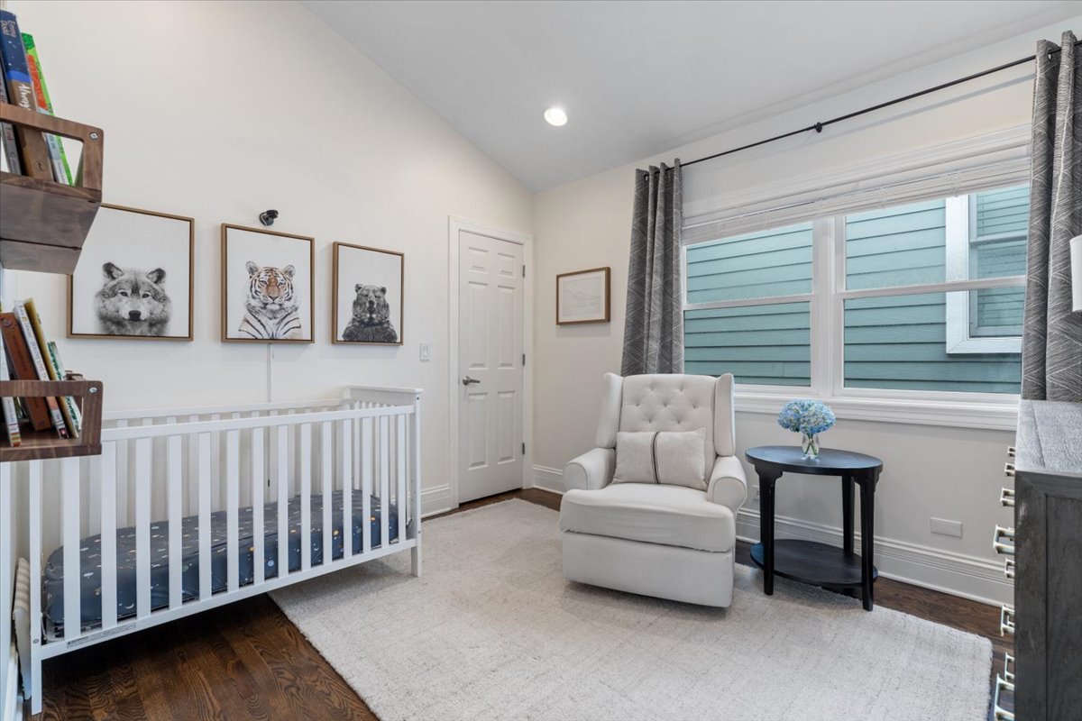 1920 West George Street Chicago, IL 60657 - Photo 25 of 36 a living room with furniture and window