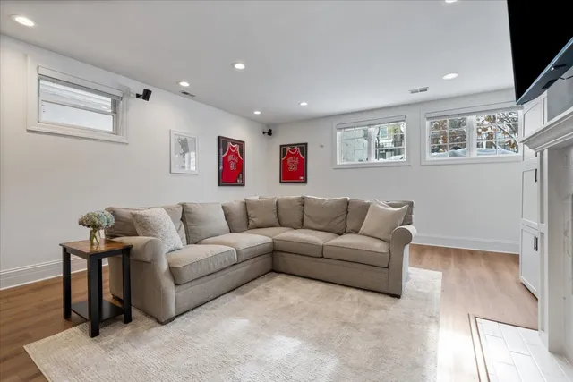 $1,525,000 | 1920 West George Street, Chicago, IL 60657