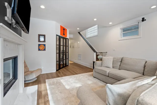 $1,525,000 | 1920 West George Street, Chicago, IL 60657