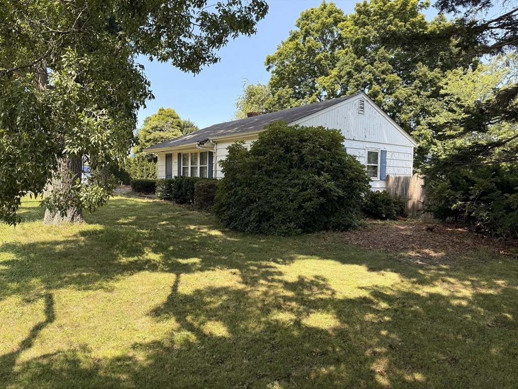 264 Slocum Road Dartmouth, MA 02747 - Photo 3 of 13