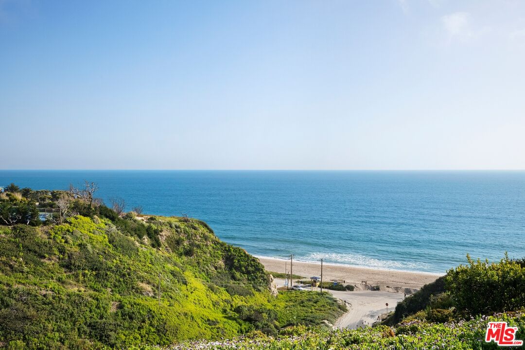 6795 Las Olas Way Malibu, CA 90265 - Photo 3 of 26 a view of an ocean