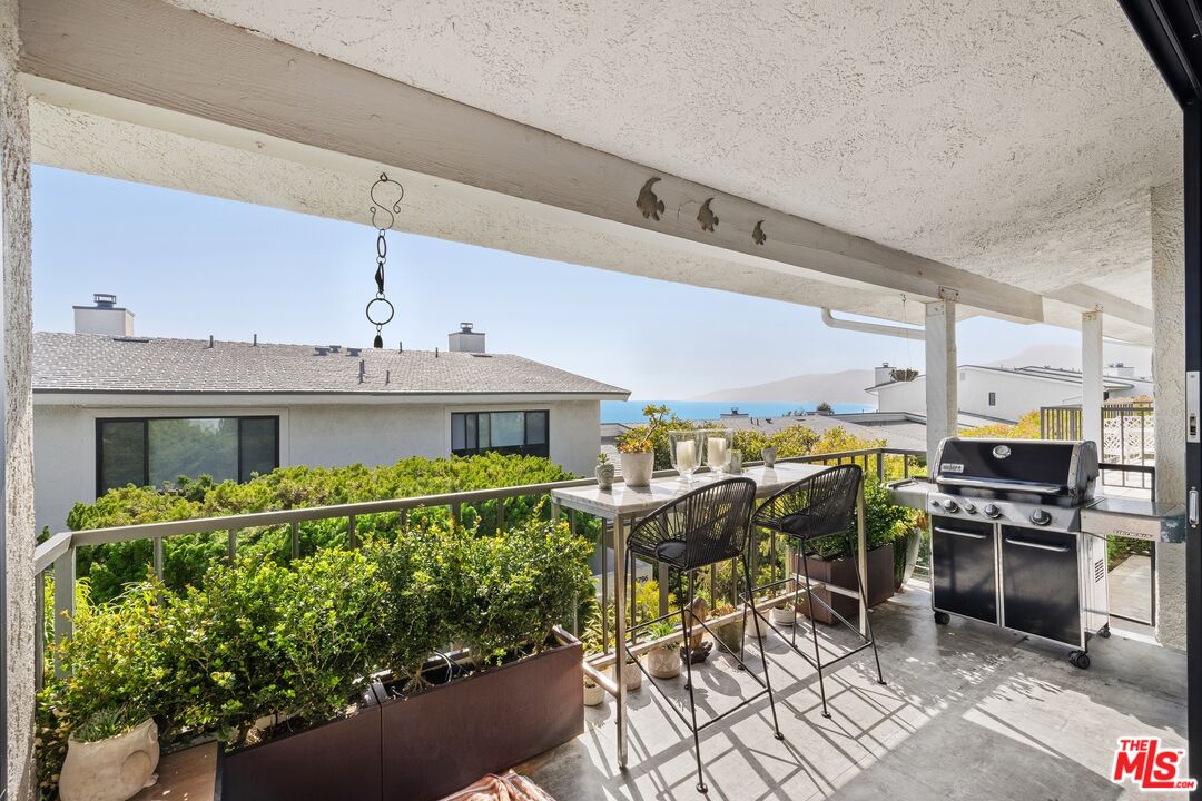 6795 Las Olas Way Malibu, CA 90265 - Photo 7 of 26 a view of a chairs and table in a patio