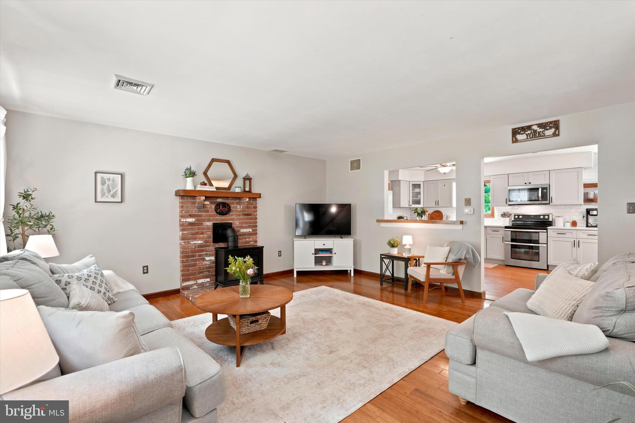 1125 Payne Road Green Lane, PA 18054 - Photo 8 of 47 Family room