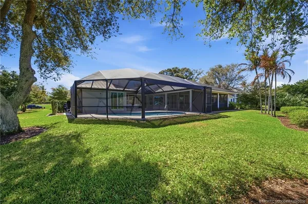a view of a house with backyard and a garden