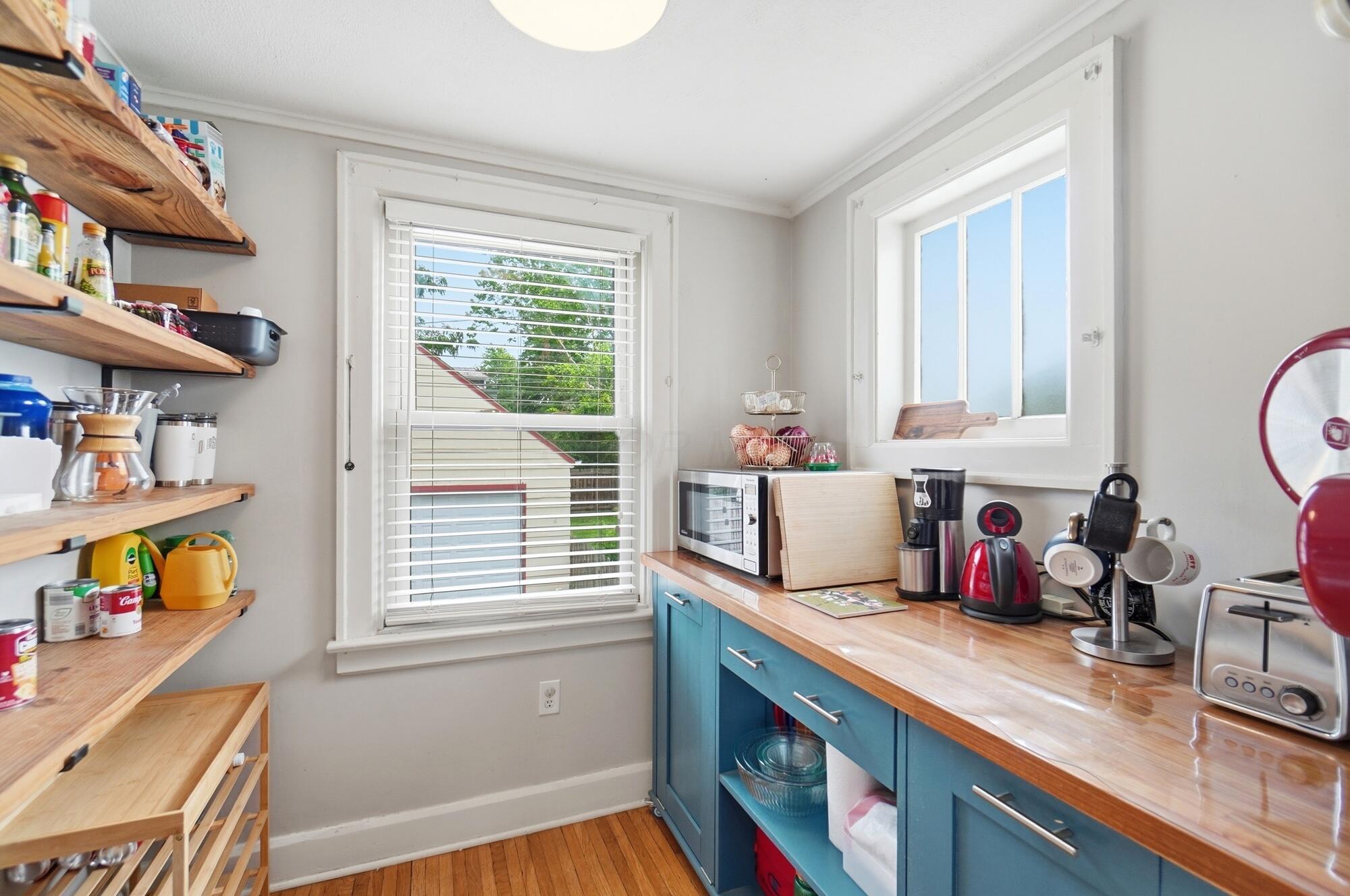 214 Northridge Road Columbus, OH 43214 - Photo 22 of 37 The custom built coffee bar is such an added bonus!