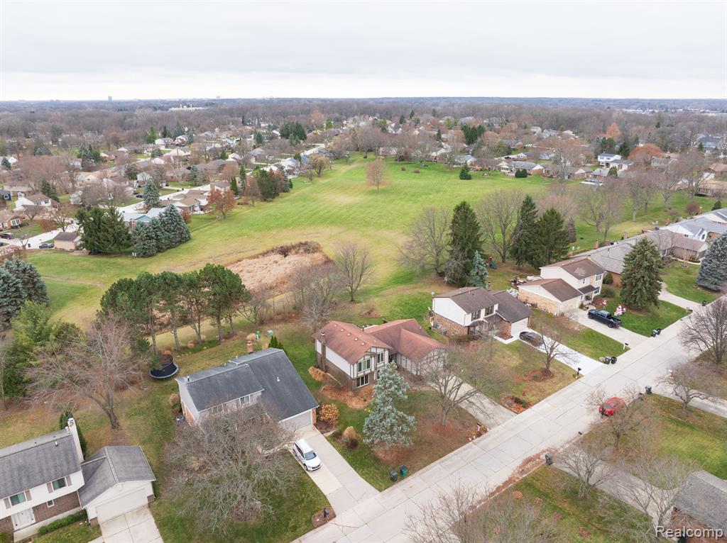591 Lockport Road Rochester Hills, MI 48307 - Photo 29 of 40
