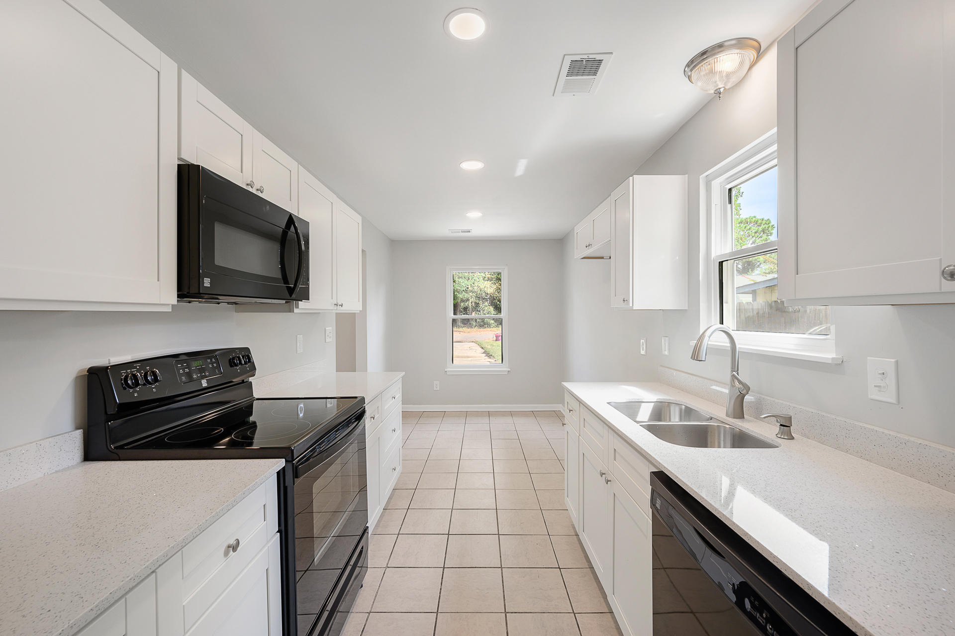 203 Pebble Creek Road Summerville, SC 29486 - Photo 13 of 31 Eat-In Kitchen