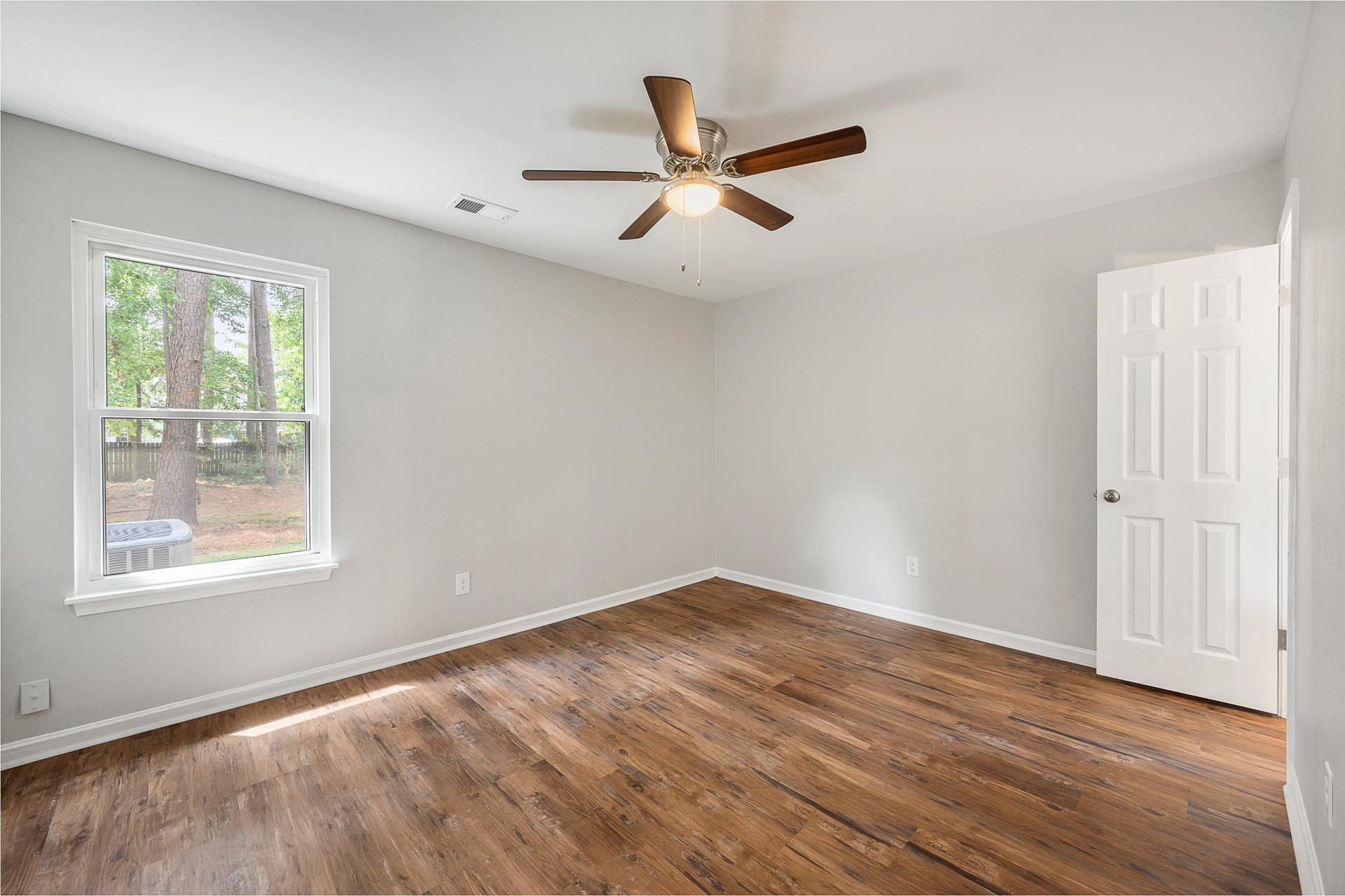 203 Pebble Creek Road Summerville, SC 29486 - Photo 15 of 31 Bedroom 1