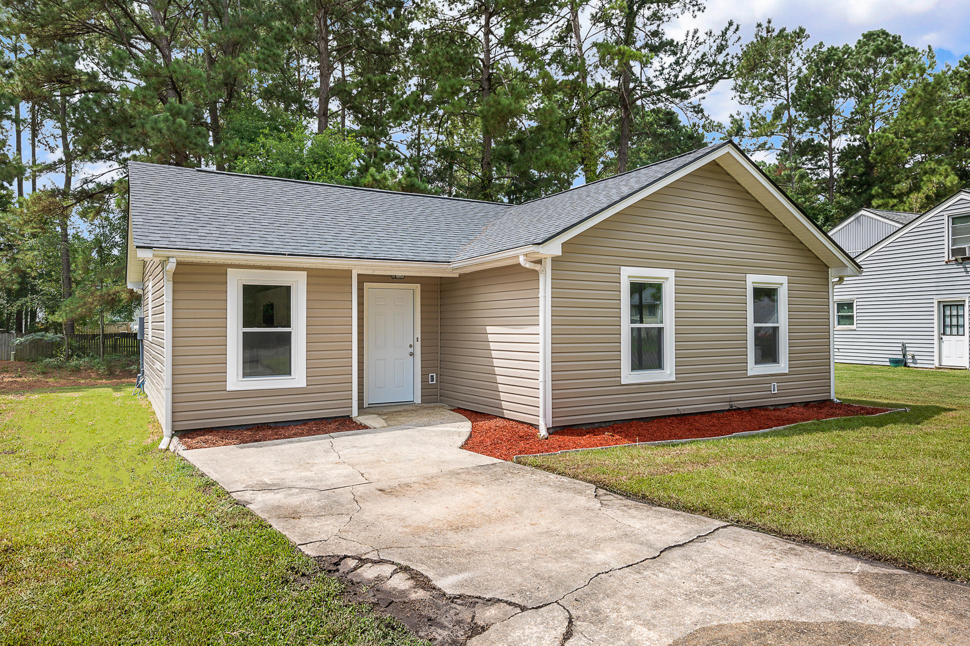 203 Pebble Creek Road Summerville, SC 29486 - Photo 4 of 31 Front