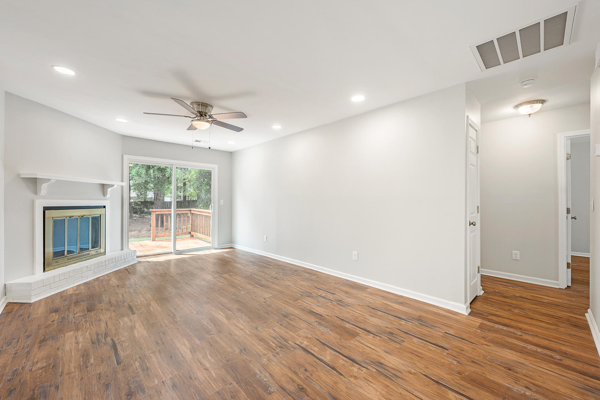 203 Pebble Creek Road Summerville, SC 29486 - Photo 6 of 31 Living Room