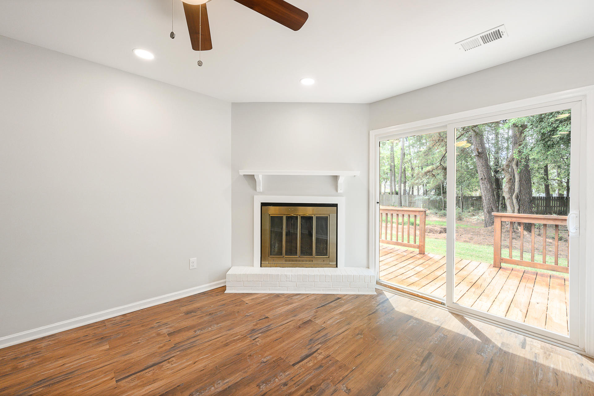 203 Pebble Creek Road Summerville, SC 29486 - Photo 7 of 31 Living Room