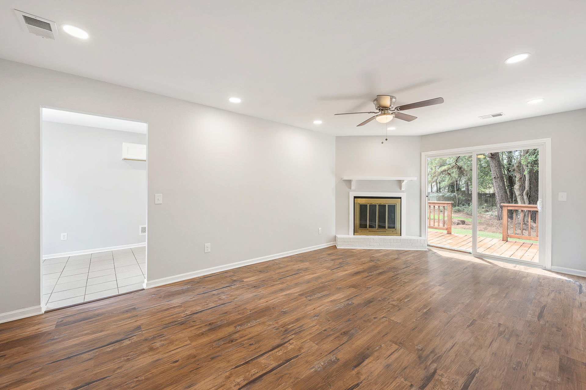 203 Pebble Creek Road Summerville, SC 29486 - Photo 8 of 31 Living Room