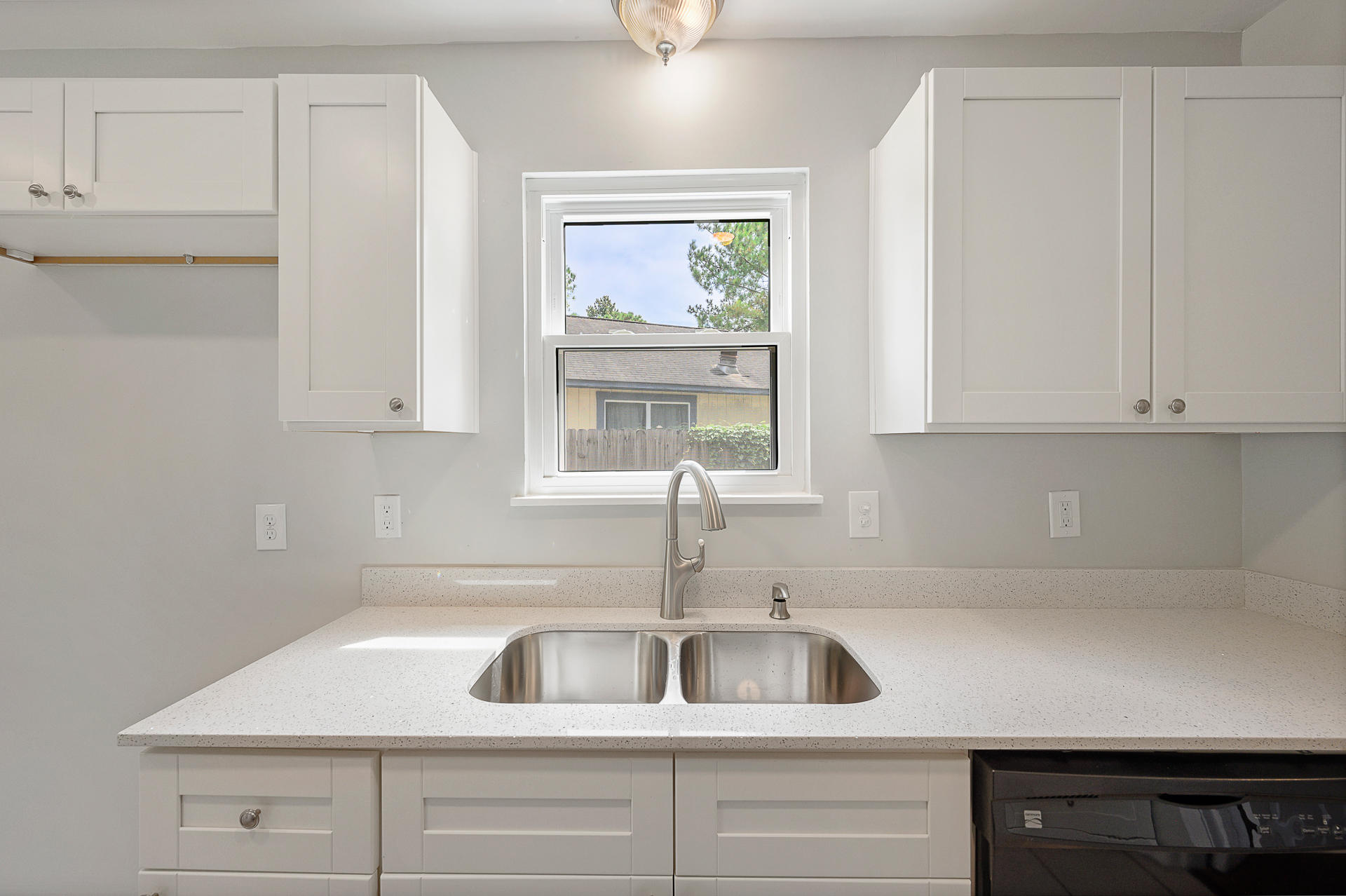 203 Pebble Creek Road Summerville, SC 29486 - Photo 10 of 31 Kitchen
