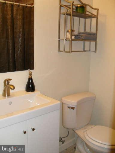 1601 18th Street Northwest, Unit 508 Washington, DC 20009 - Photo 8 of 9 Bath