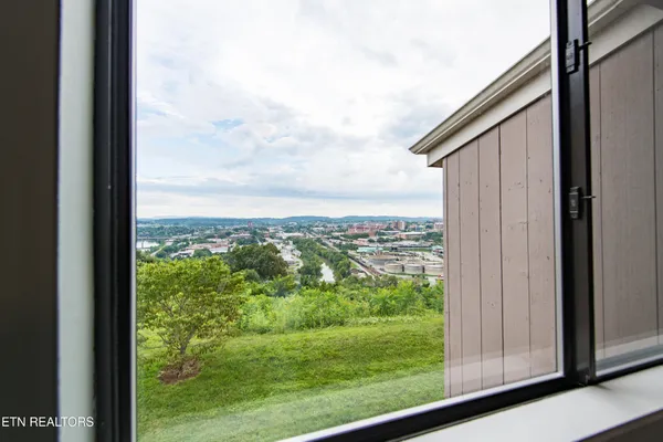 $465,000 | 1911 Cherokee Bluff Drive, Knoxville, TN 37920
