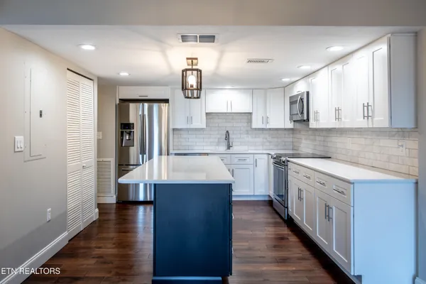 $465,000 | 1911 Cherokee Bluff Drive, Knoxville, TN 37920