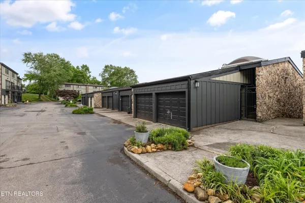 $465,000 | 1911 Cherokee Bluff Drive, Knoxville, TN 37920