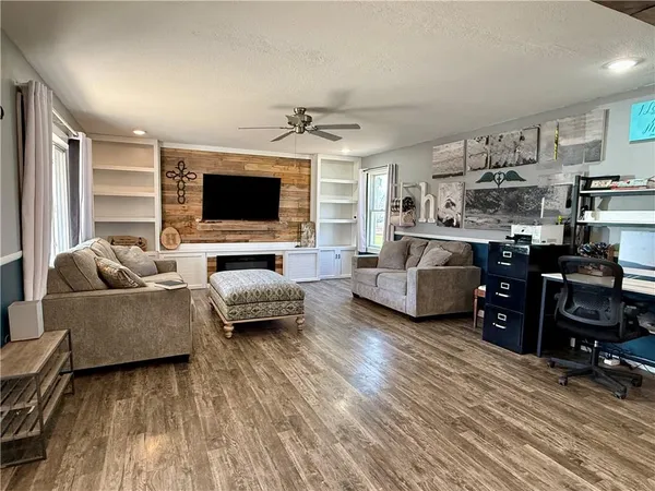 $275,000 | 108 East 5th Street, Lebo, KS 66856