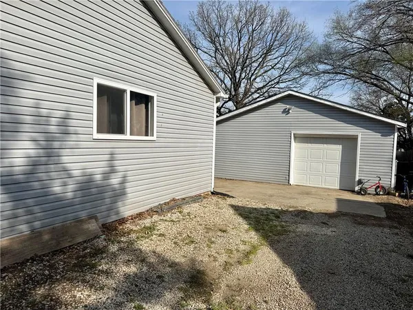 $275,000 | 108 East 5th Street, Lebo, KS 66856