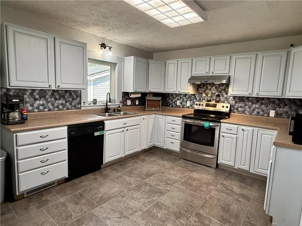 $275,000 | 108 East 5th Street, Lebo, KS 66856