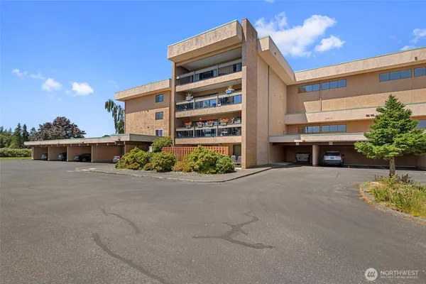 $350,000 | 2021 North Laventure Road, Unit 103, Mount Vernon, WA 98273