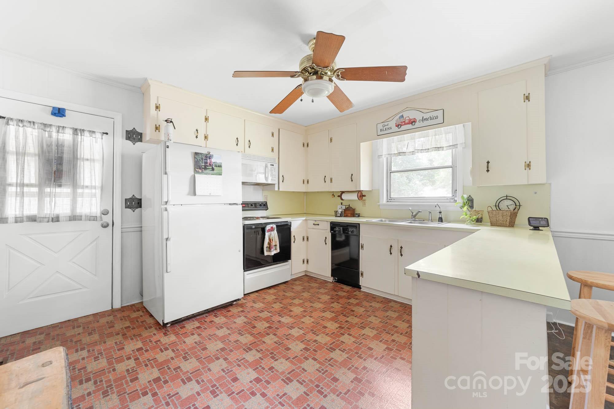 1307 Armstrong Road Belmont, NC 28012 - Photo 7 of 20